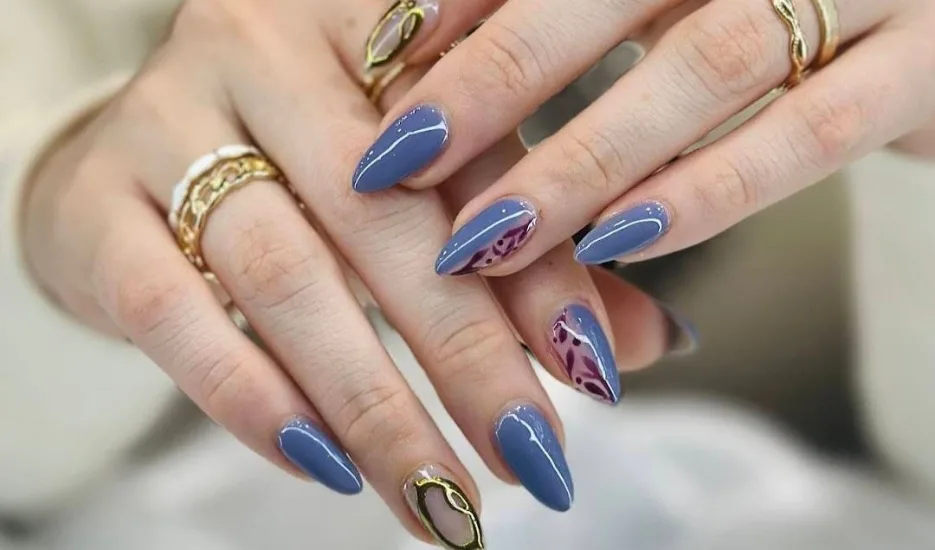 blue chrome nails